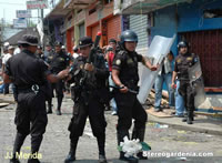 Disturbios desalojo 2 de Mayo